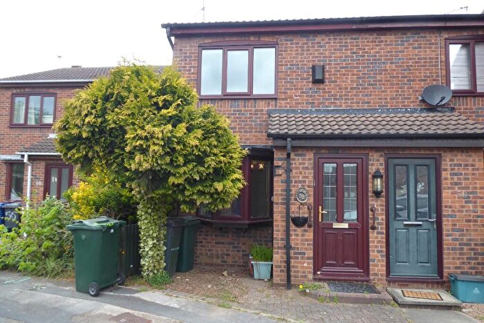 2 Bedroom Town House For Sale In Thealby Gardens, Doncaster, South Yorkshire, DN4