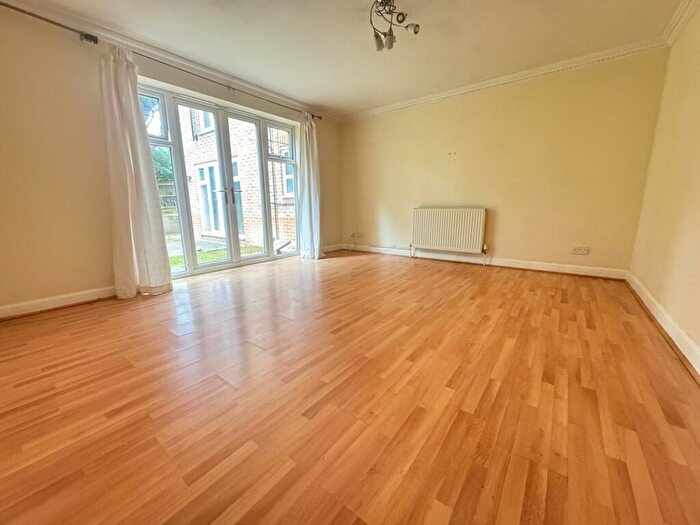 2 Bedroom Flat To Rent In Sandpiper Road, Cheam, SM1