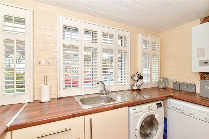 Studio For Sale In Westmoreland Avenue, Hornchurch, Essex, RM11