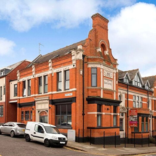 3 Bedroom Flat To Rent In Burns Street, Leicester, LE2