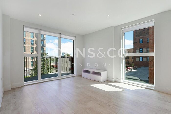 2 Bedroom Apartment To Rent In Horlicks Quarter, Slough, London, SL1