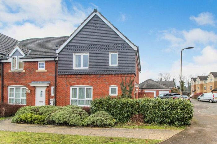 3 Bedroom End Of Terrace House To Rent In Crowe Road, Bedford MK40