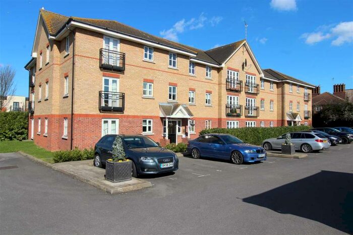 2 Bedroom Apartment To Rent In Spencer House, Ensign Close, Leigh On Sea, SS9