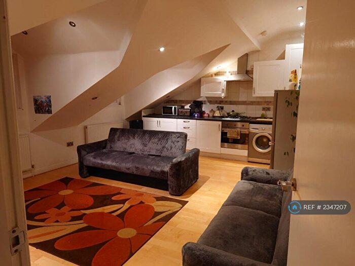 2 Bedroom Flat To Rent In Stanley Road, Old Trafford, Manchester, M16