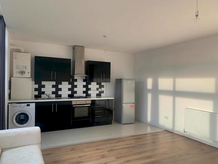 2 Bedroom Flat To Rent In Wimbledon, London, SW19