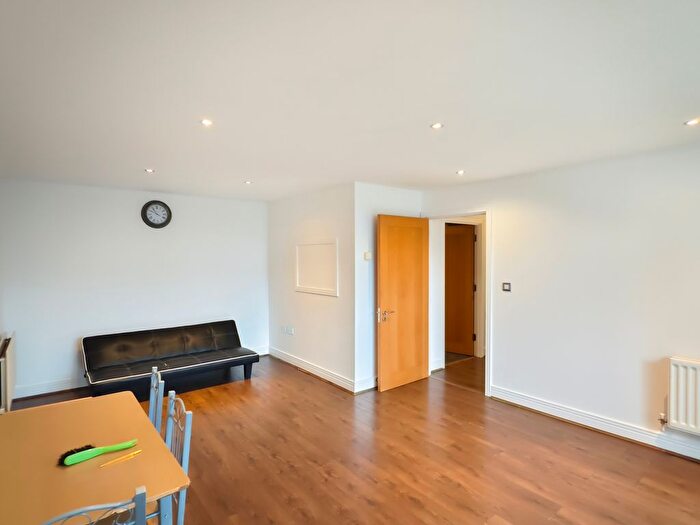 2 Bedroom Flat To Rent In Wards Wharf Approach, London, E16