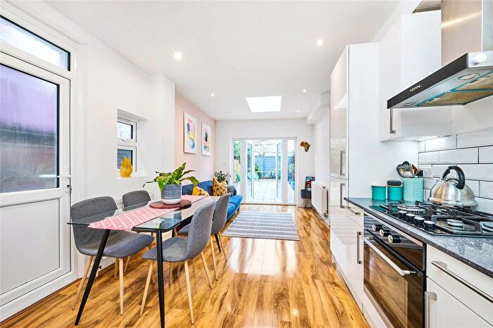 2 Bedroom Flat For Sale In Fallsbrook Road, Furzedown, SW16