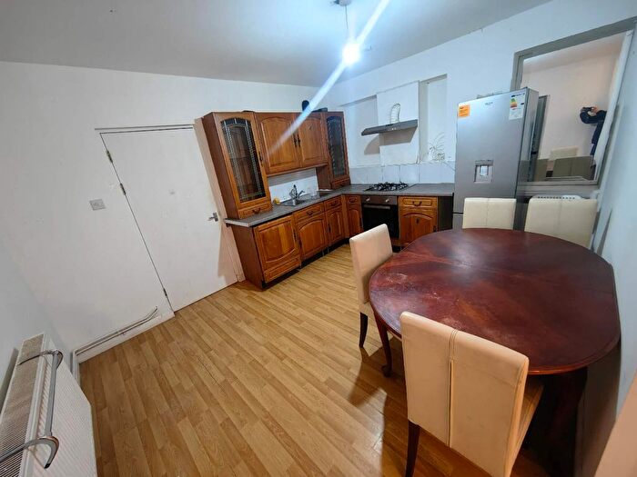 2 Bedroom Flat To Rent In Oxford Street, Swansea, SA1