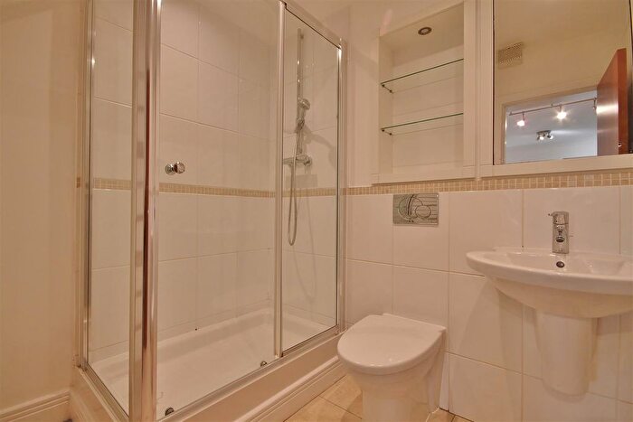 3 Bedroom Flat To Rent In Waterways, Oxford Epc Rating D, OX2