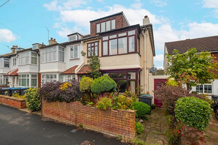 5 Bedroom Semi-detached House For Sale In Grayham Road, New Malden, KT3