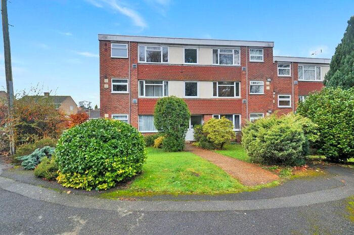 2 Bedroom Flat To Rent In Cheviot Way, Ashford, TN24