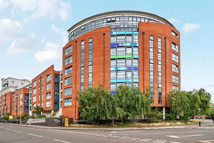 2 Bedroom Flat For Sale In Town Centre, Berkshire, RG1
