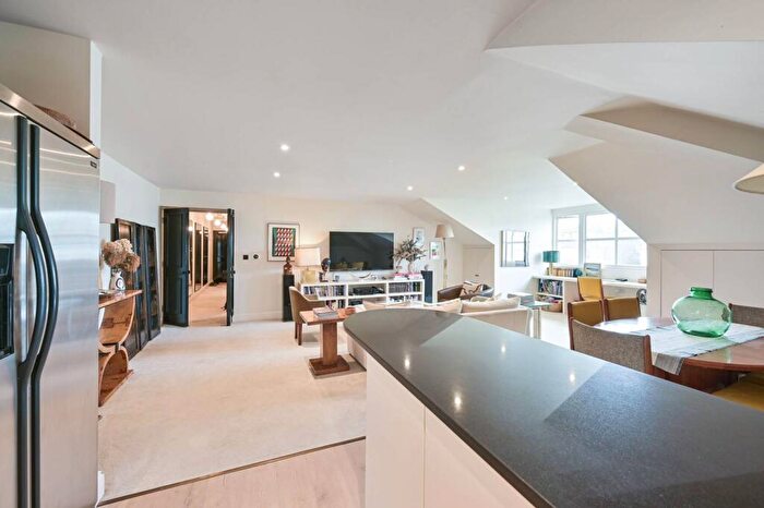 2 Bedroom Flat For Sale In Ormonde Court, Belsize Park, London, NW3