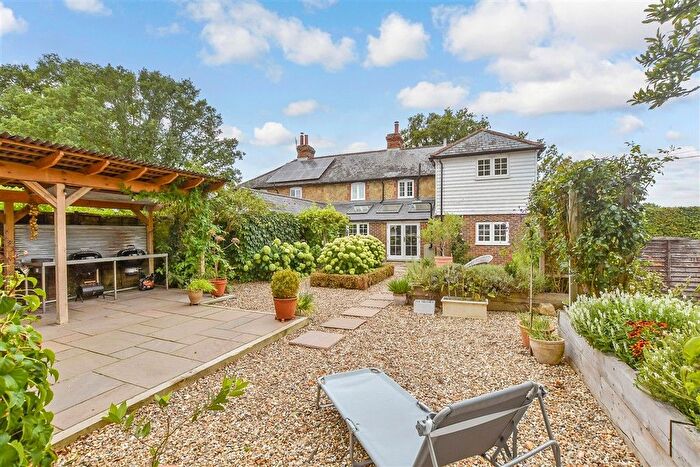 4 Bedroom Cottage For Sale In Lenham Road, Headcorn, Maidstone, Kent, TN27