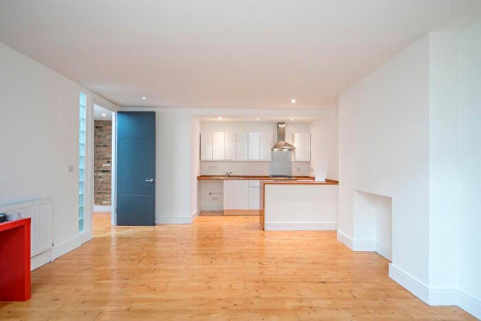 1 Bedroom Flat To Rent In Newick Road, Lower Clapton, Hackney, London, E5