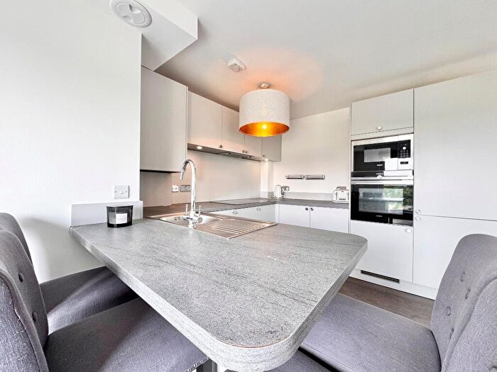 2 Bedroom Flat To Rent In Broomhill Avenue, Broomhill, Glasgow, G11