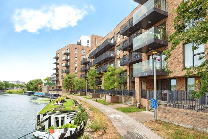 2 Bedroom Flat For Sale In Nicholson Square, London, E3