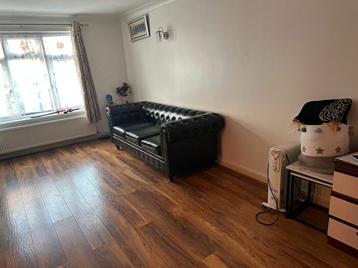 4 Bedroom Flat To Rent In Pelham Road, London, N15