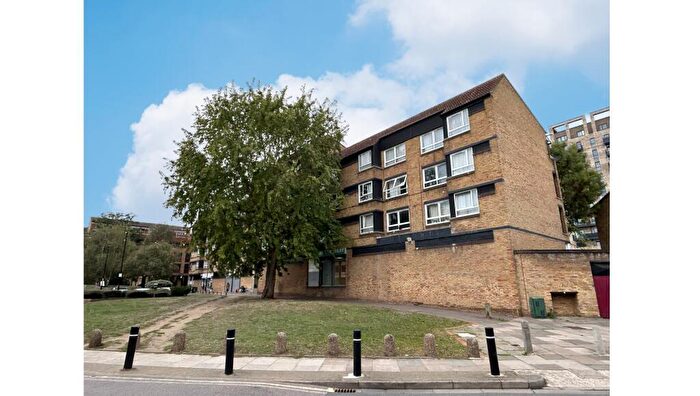 2 Bedroom Flat To Rent In Whinchat Road, SE28