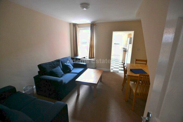 5 Bedroom Terraced House To Rent In Highgrove Street, Reading, RG1