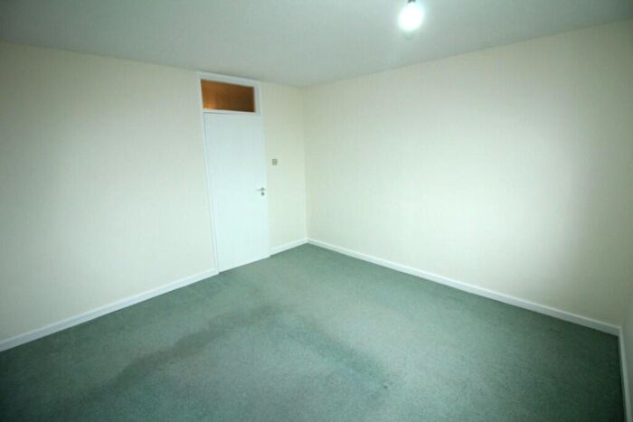 3 Bedroom Flat To Rent In St. Johns Road, Eastbourne, East Sussex, BN20