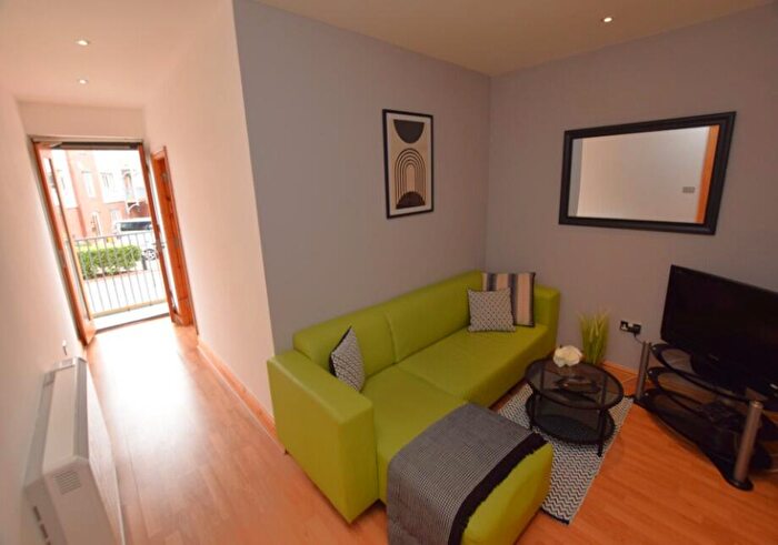 3 Bedroom Apartment To Rent In Foregate Street, CH1