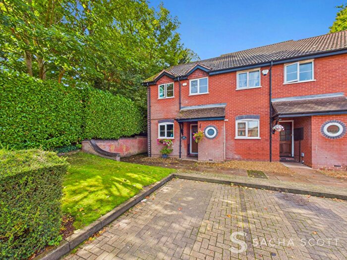 3 Bedroom End Of Terrace House For Sale In Upper Dunnymans, Banstead, SM7