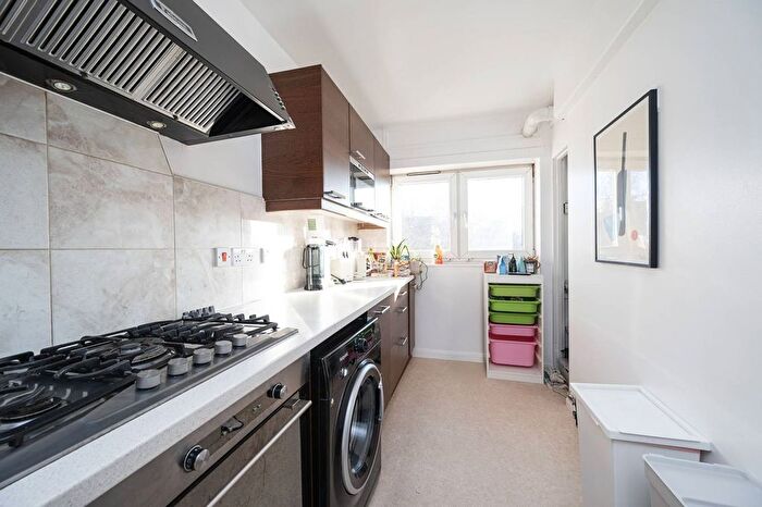 3 Bedroom Flat To Rent In Penton Rise, King's Cross, London, WC1X
