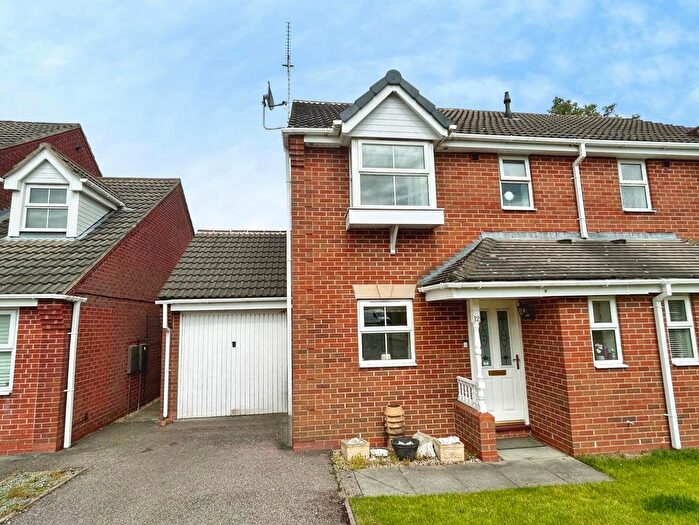3 Bedroom Semi-detached House For Sale In Bourne Way, Swadlincote, Derbyshire, DE11