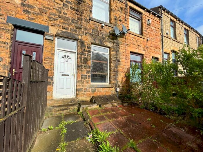 2 Bedroom Property To Rent In Mallinson Street, Dewsbury, WF13