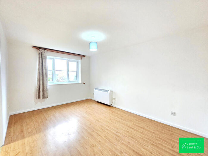 1 Bedroom Apartment To Rent In Blackdown Close, N2