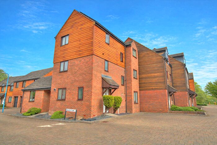 4 Bedroom Semi Detached House For Sale In Ropley Way, Milton Keynes, MK10