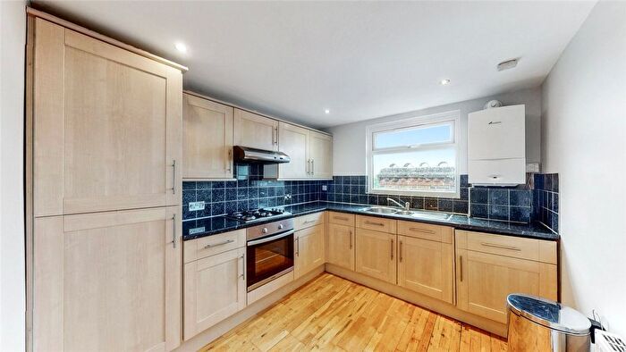 2 Bedroom Flat To Rent In Cumberland Park, Acton, London, W3