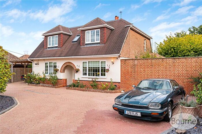 4 Bedroom Detached House For Sale In White Lane, Ash Green, Surrey, GU12
