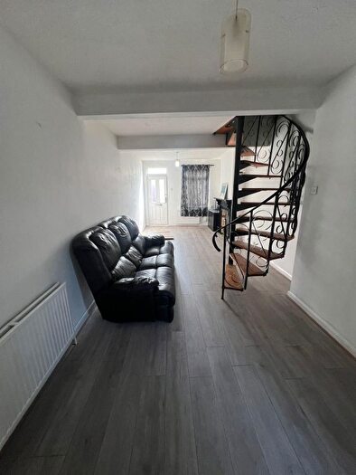 2 Bedroom Semi-Detached House To Rent In Chequer Street, Luton, LU1