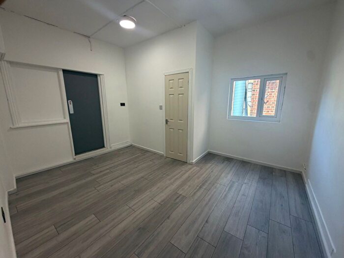 2 Bedroom Flat To Rent In London, NW10