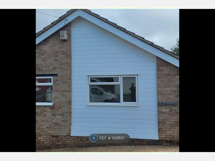 3 Bedroom Bungalow To Rent In Winfield Close, Brighton, BN1