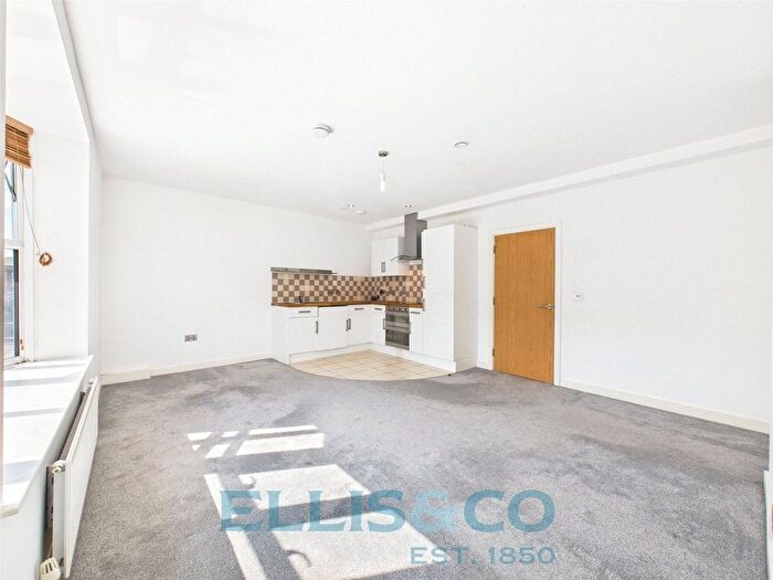 1 Bedroom Flat To Rent In Lamberts Yard, High Street, Tonbridge, Kent, TN9