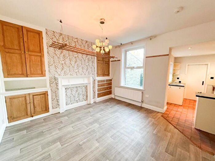 3 Bedroom Terraced House For Sale In Skipton Road, Silsden, BD20
