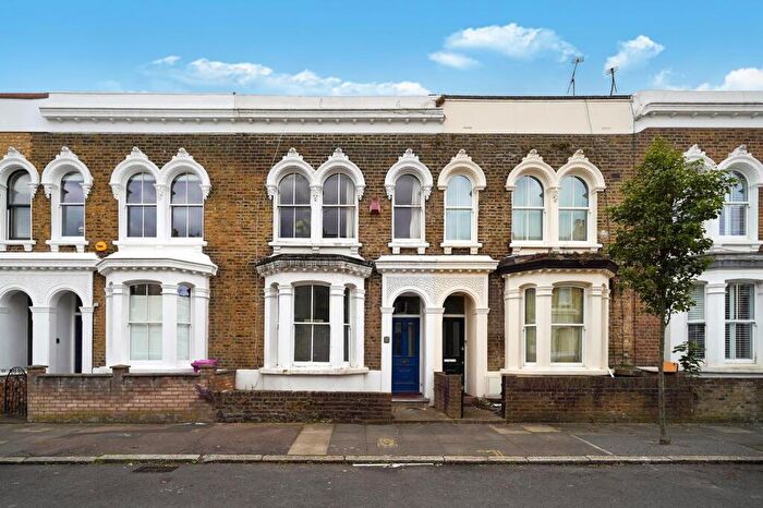 3 Bedroom House To Rent In Strahan Road, Mile End, E3