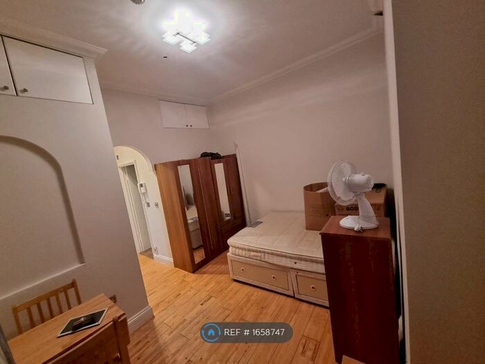 Studio To Rent In Lansdowne Road, London, N17