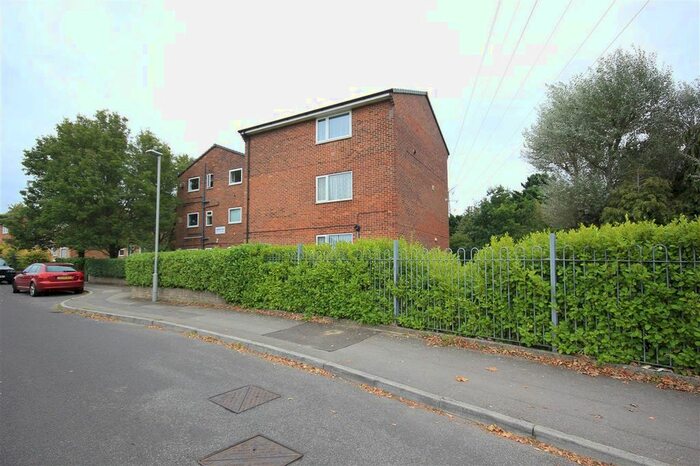 2 Bedroom Flat To Rent In Crimson Court, Aspen Way, Parkstone, BH12