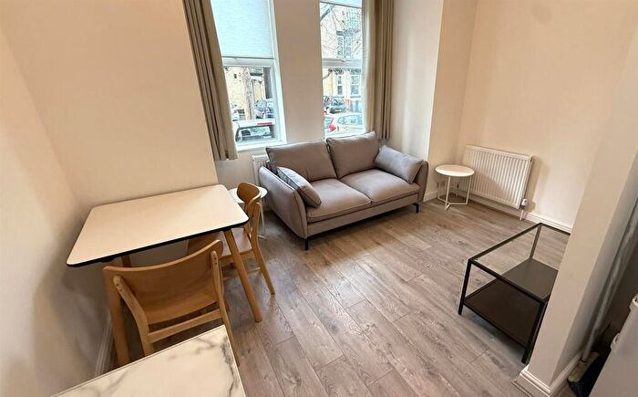 1 Bedroom Apartment To Rent In Chatham Grove, West Didsbury, Manchester., M20