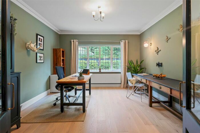 5 Bedroom Detached House For Sale In Beechwood Avenue, Weybridge, Surrey, KT13