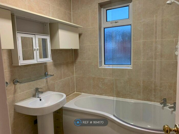 3 Bedroom Semi-Detached House To Rent In Longmead Road, Salford, M6