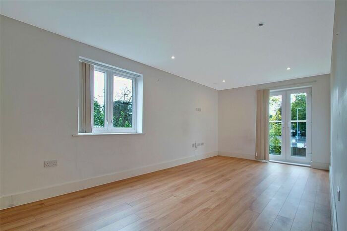 2 Bedroom Flat To Rent In Central House, 20 Pembroke Road, Ruislip Manor HA4