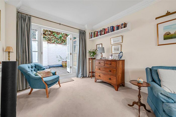 3 Bedroom End Of Terrace House For Sale In Farrier Walk, Chelsea, London, SW10
