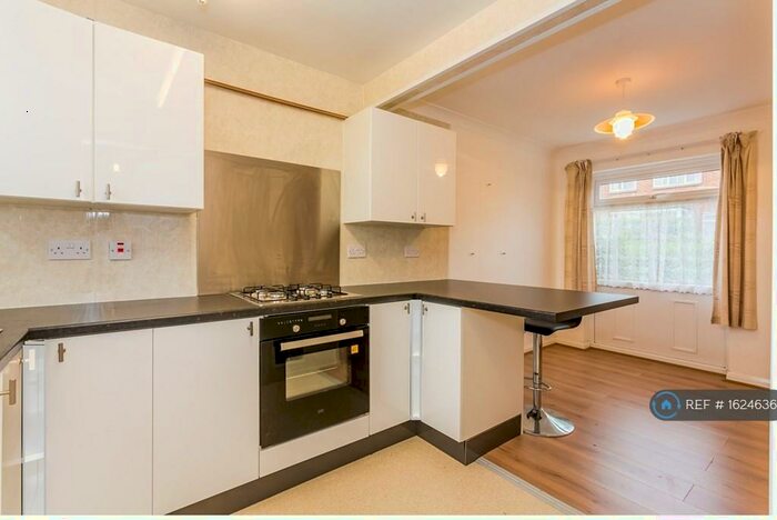 3 Bedroom Semi-Detached House To Rent In Tamworth Square, Sunderland, SR3