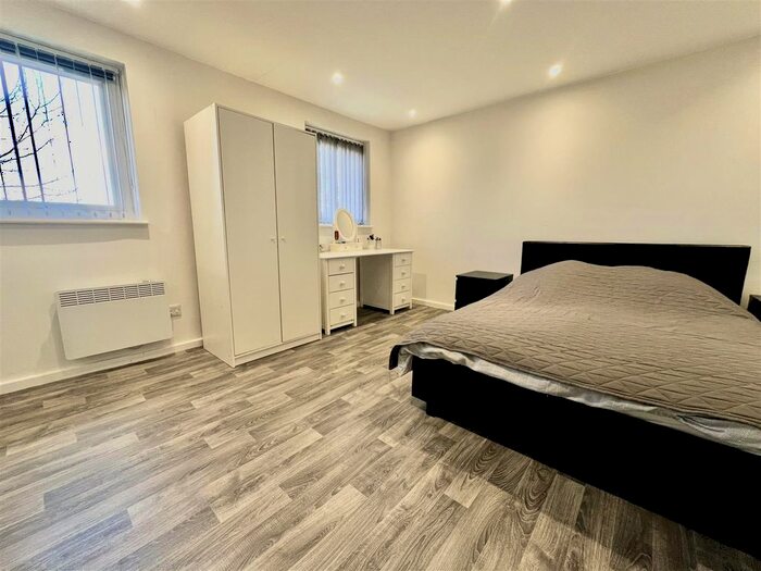 1 Bedroom Flat To Rent In Carlton Place, Leeds, LS7