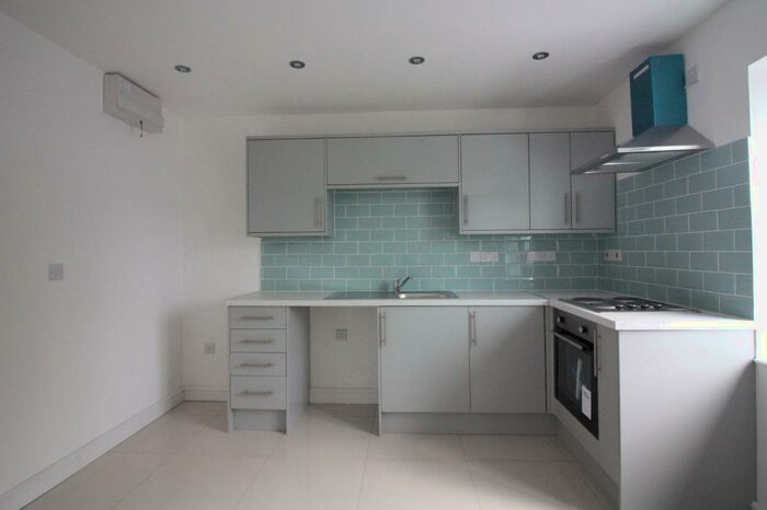 1 Bedroom Apartment To Rent In Roundhay Road, Leeds, West Yorkshire, LS8